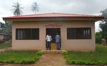 Adanwomase visitor center ; visit the home of quality kente cloth and tourism