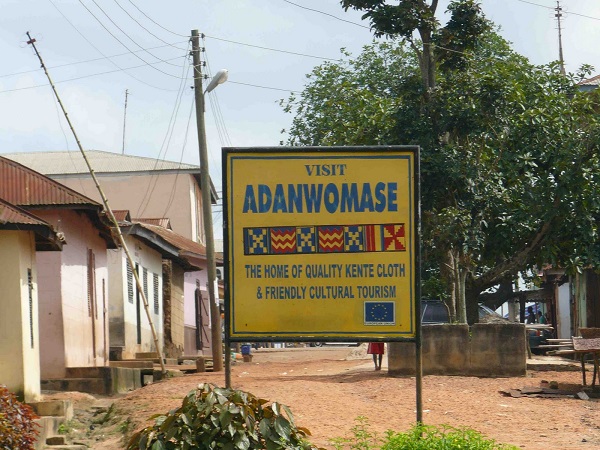 Adanwomase visitor center ; visit the home of quality kente cloth and tourism